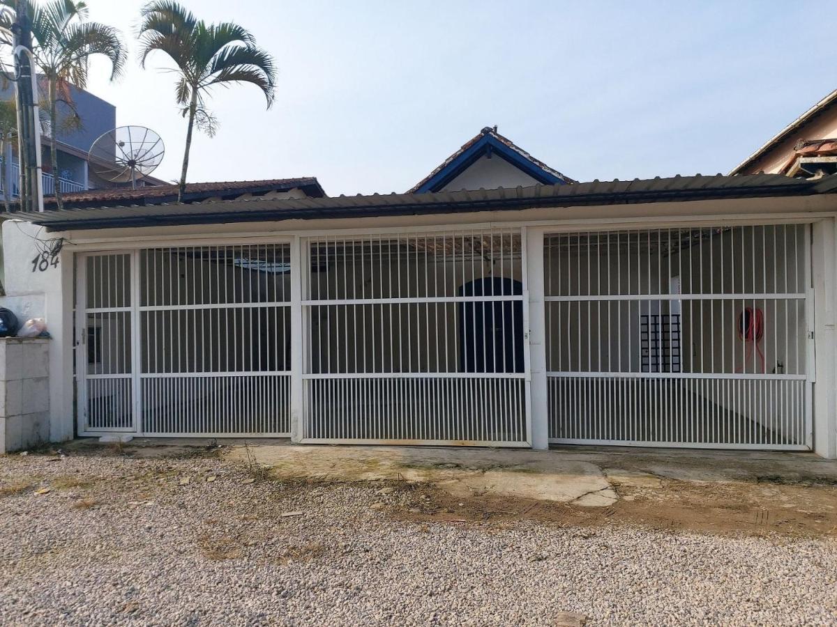 Casa Maranduba: Beachside Retreat With Pool And Air-conditioned Comfort Holiday home *